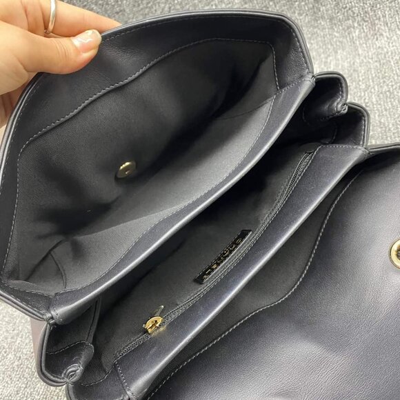 100% Authentic CHANEL Leather Shoulder Bag - Picture 12 of 14